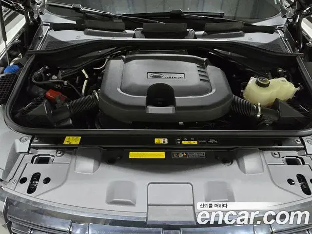 Land Rover Range Rover 2025 — Photo 16/20