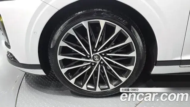 Hyundai Grandeur 2022 — ფოტო 5/20