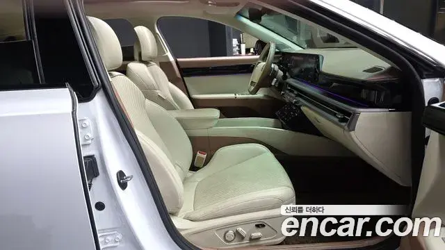 Hyundai Grandeur 2022 — ფოტო 11/20