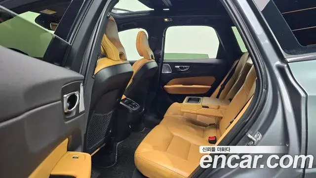 Volvo XC60 2019 — Фото 12/20