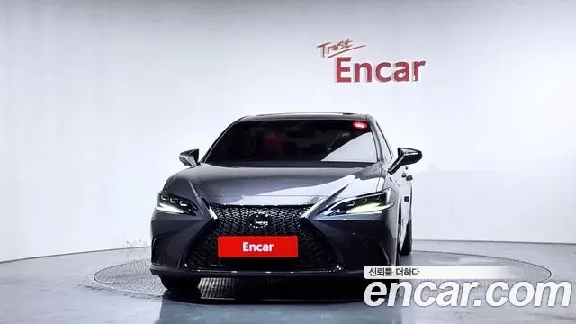 Lexus ES300h 2022 — ფოტო 12/33