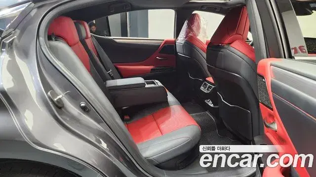 Lexus ES300h 2022 — ფოტო 20/33