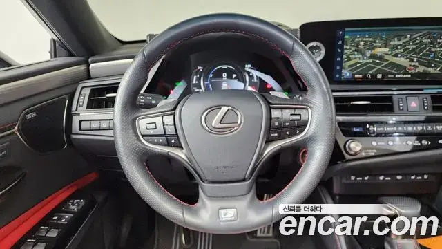 Lexus ES300h 2022 — ფოტო 1/33
