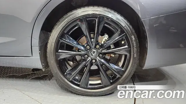 Lexus ES300h 2022 — ფოტო 19/33