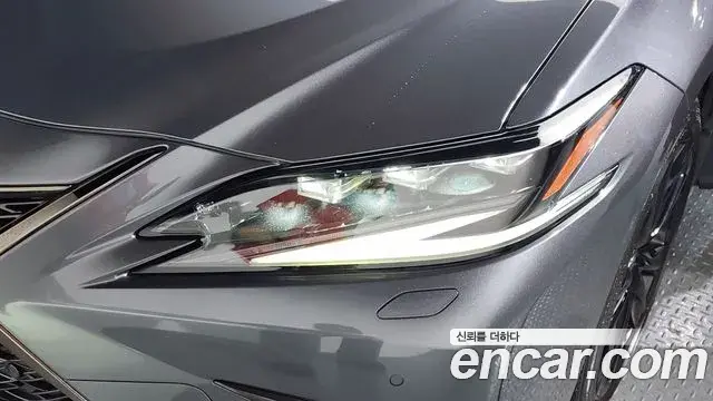 Lexus ES300h 2022 — ფოტო 18/33