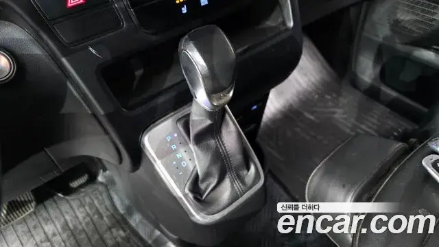 Hyundai Staria 2021 — Фото 8/20