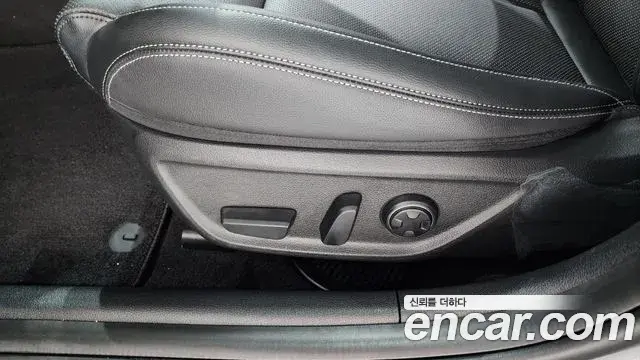 Genesis G70 2018 — ფოტო 32/33