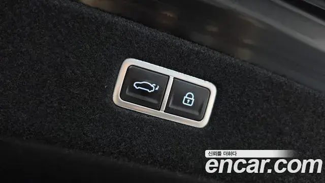 Genesis G90 2022 — Photo 16/20