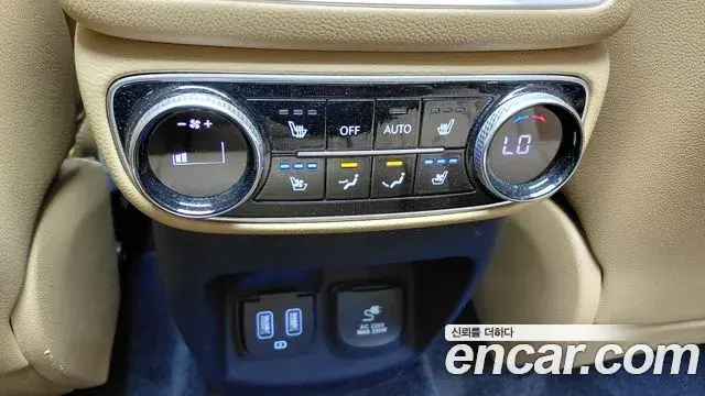 Genesis GV80 2021 — Photo 33/34