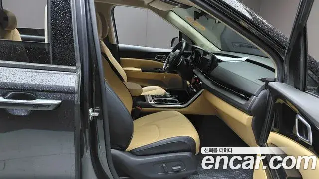 Kia Carnival 2021 — ფოტო 11/33