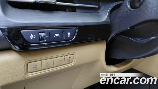 Kia Carnival 2021 — ფოტო 13/33