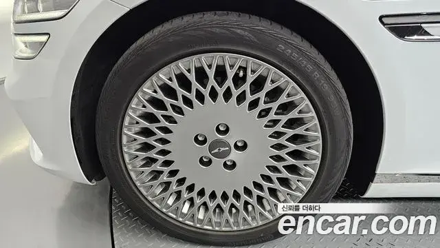 Genesis Electrified G80 2023 — Photo 5/20