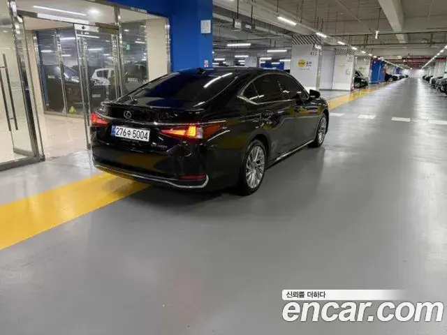 Lexus ES300h 2025 — Şəkil 9/18