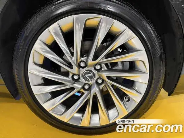 Lexus ES300h 2025 — Şəkil 12/18
