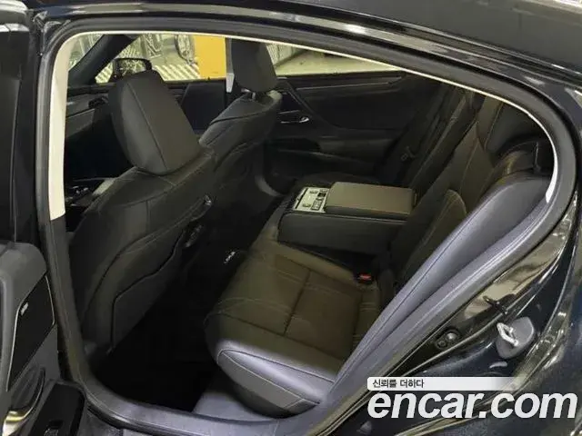 Lexus ES300h 2025 — Şəkil 10/18