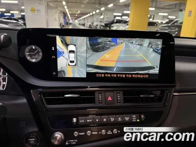 Lexus ES300h 2025 — Şəkil 17/18