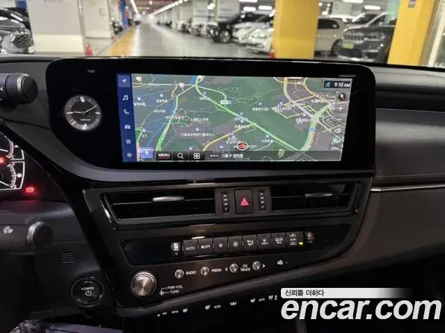 Lexus ES300h 2025 — Şəkil 15/18