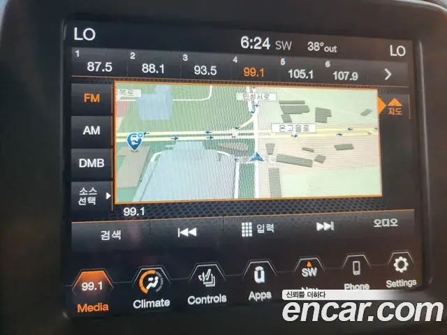 Jeep Renegade 2021 — ფოტო 14/17