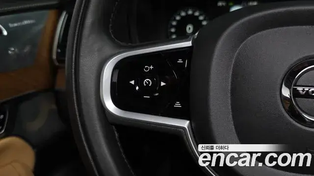Volvo XC90 2020 — Фото 19/20