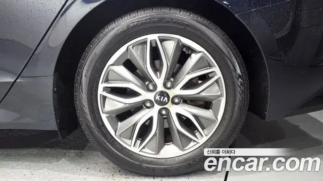 Kia K5 2020 — ფოტო 12/34
