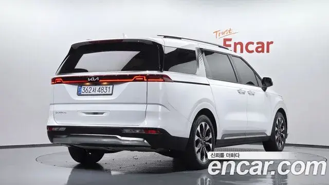 Kia Carnival 2023 — Фото 2/20