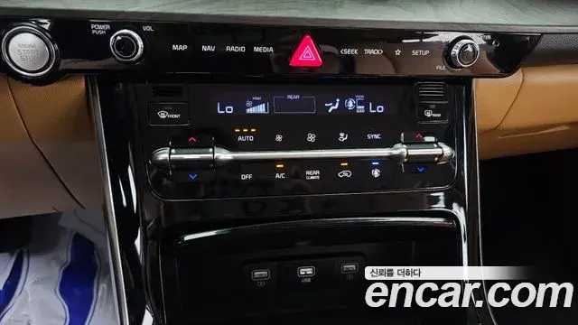 Kia Carnival 2023 — Фото 19/20