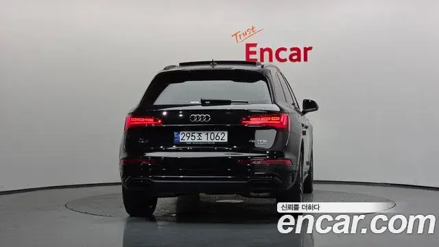 Audi Q5 2023 — Фото 4/20