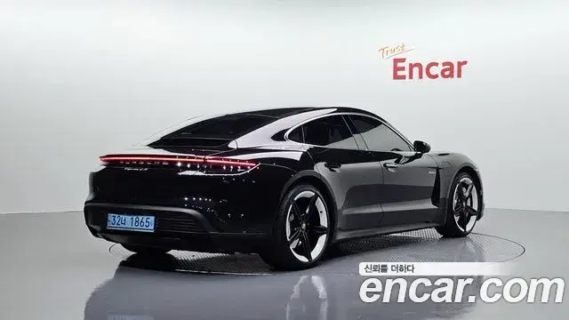 Porsche Taycan 2021 — Photo 23/39