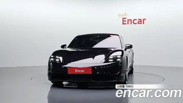 Porsche Taycan 2021 — Photo 1/39