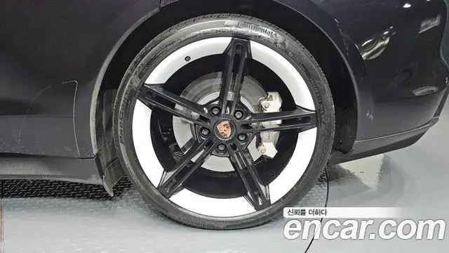 Porsche Taycan 2021 — Photo 37/39