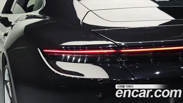 Porsche Taycan 2021 — Photo 12/39