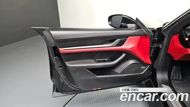 Porsche Taycan 2021 — Photo 2/39
