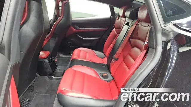 Porsche Taycan 2021 — Photo 17/39
