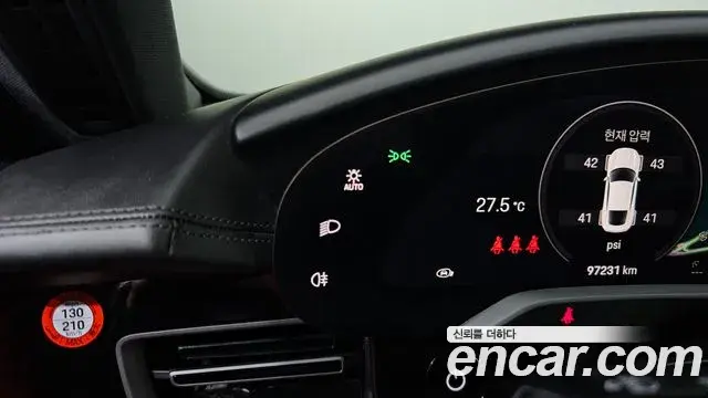 Porsche Taycan 2021 — Photo 3/39