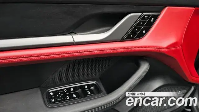 Porsche Taycan 2021 — Photo 11/39