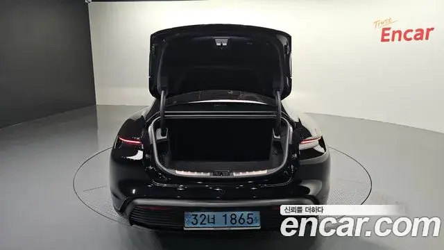 Porsche Taycan 2021 — Photo 38/39