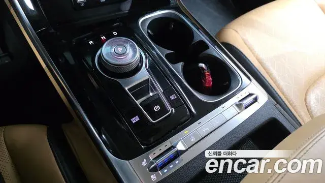 Kia Carnival 2022 — Фото 8/20