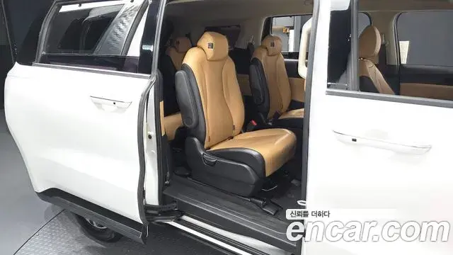 Kia Carnival 2022 — Фото 12/20
