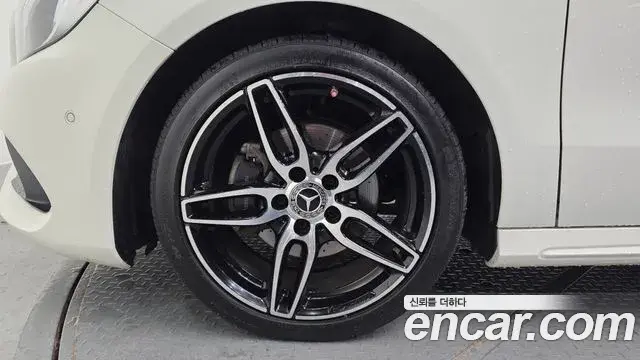 Mercedes-Benz A-Class 2018 — Фото 4/20