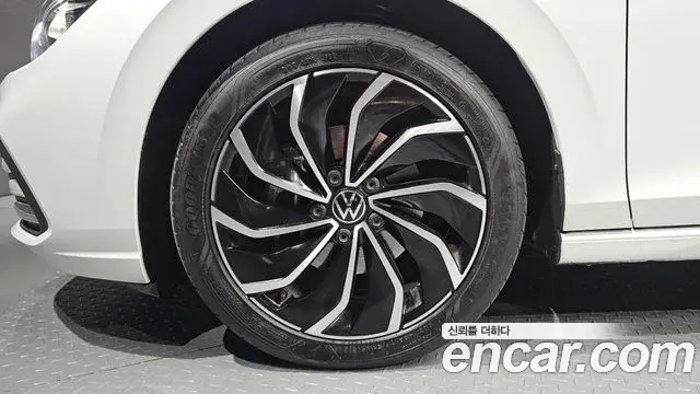 Volkswagen Golf 2022 — Şəkil 10/31