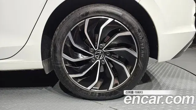 Volkswagen Golf 2022 — Şəkil 27/31