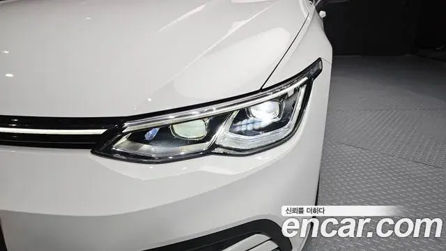 Volkswagen Golf 2022 — Şəkil 8/31