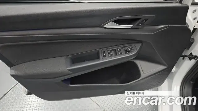Volkswagen Golf 2022 — Şəkil 9/31