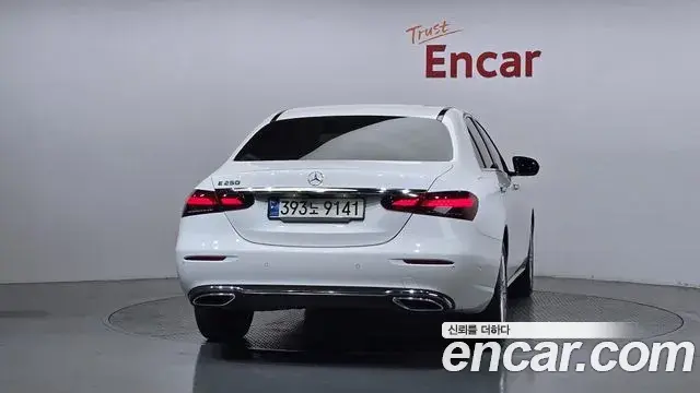 Mercedes-Benz E-Class 2021 — Фото 3/20