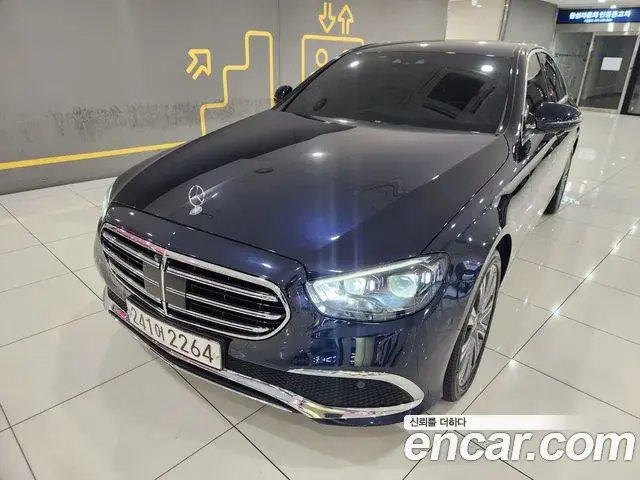 Mercedes-Benz E-Class 2022 — Photo 18/18