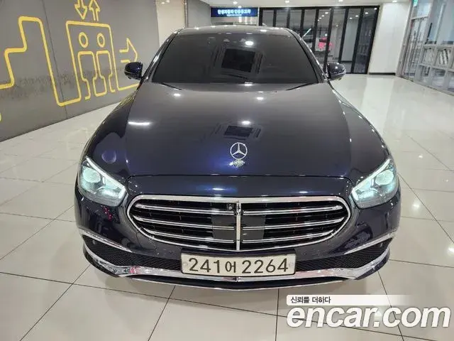 Mercedes-Benz E-Class 2022 — Photo 2/18