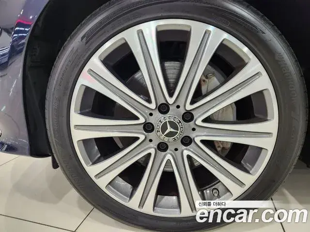 Mercedes-Benz E-Class 2022 — Photo 4/18