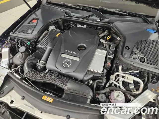 Mercedes-Benz E-Class 2022 — Photo 5/18