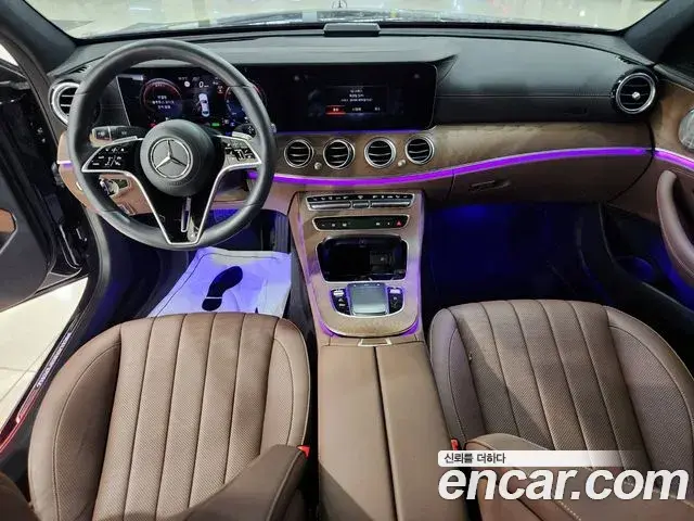 Mercedes-Benz E-Class 2022 — Photo 6/18