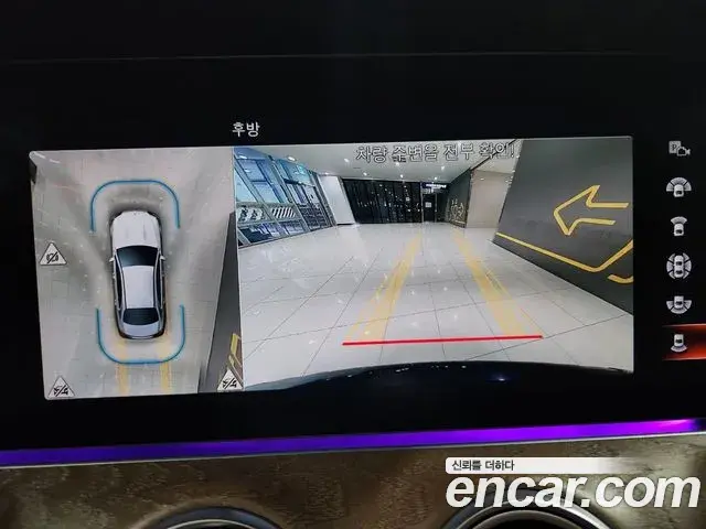Mercedes-Benz E-Class 2022 — Photo 10/18